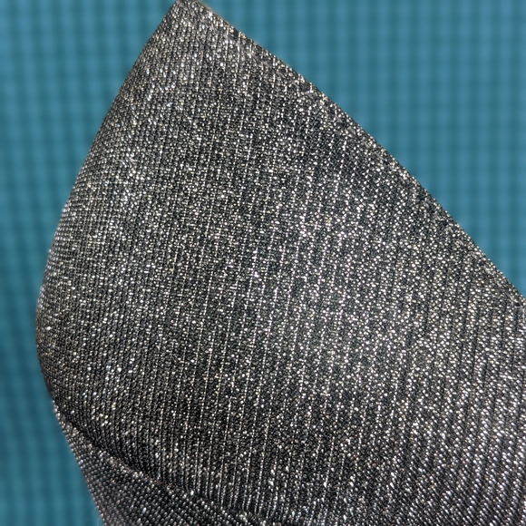 Pair of Size 7 1/2 Gray/Silver Fioni Night shoes - Picture 10 of 10